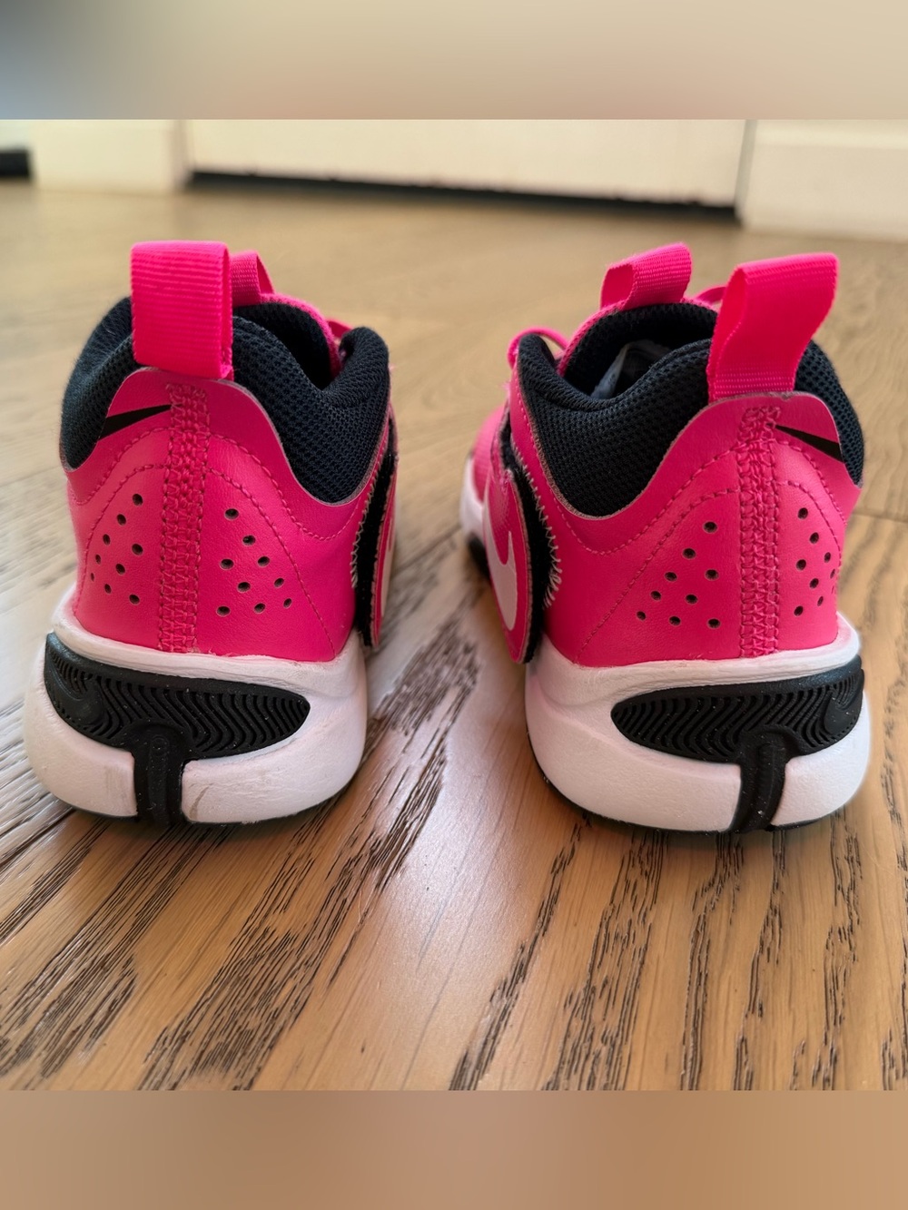 Nike Girls Boys Team Hustle D11 Basketball Sneakers Pink & Black Size 2 - Picture 3 of 10